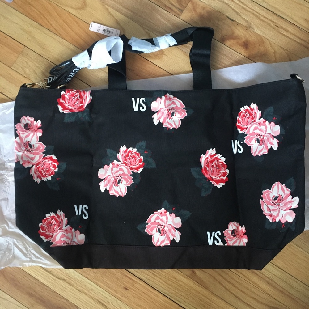 NWT Floral Roses Weekender Bag